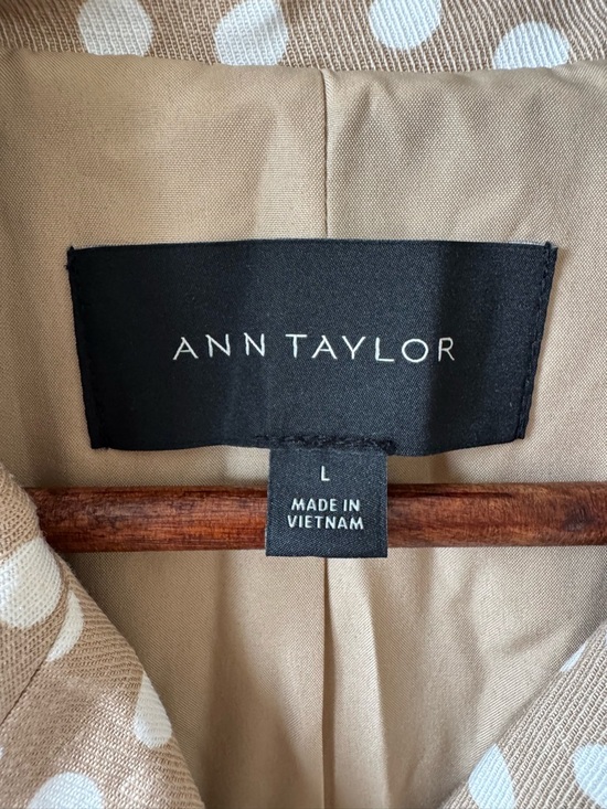 Ann Taylor Dotted Swing Trench Coat Tan Large - Picture 8 of 13